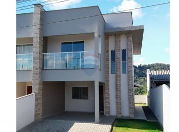 Casa · 217m² · 3 Quartos · "Seu Sobrado Dos Sonhos Em Rua Tranquila de Indaial"