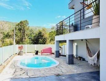 Casa · 200m² · 3 Quartos · 2 Vagas · Casa Em Córrego Grande, Florianópolis/sc de 200 m² 3 Quartos À Venda por R$2.220.000
