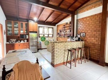 Casa · 260m² · 4 Quartos · 8 Vagas · Casa Em Morro Das Pedras, Florianópolis/sc de 260 m² 4 Quartos À Venda por R$2.200.000