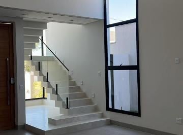 Foto 02 · Luxuosa Casa Em Condomínio À Venda Em Uberlândia - Mg, No Bairro Granja Marileusa - 3 Quartos, 3 Suíte