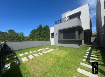 Casa · 152m² · 3 Quartos · Sobrado Com Três Suítes