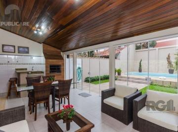 Casa · 379m² · 3 Quartos · 4 Vagas · Excelente Casa de 379 m² Com 3 Dormitórios, Piscina E 4 Vagas.