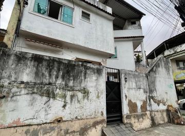 Casa de 4 quartos, São Gonçalo · Duas Casas a Preço de Uma Rua Principal Do Paraíso!
