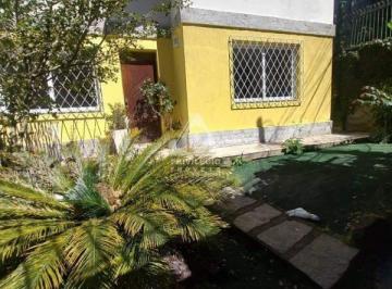 Casa · 490m² · 4 Quartos · 8 Vagas · Casa 4 Quartos Sendo 3 Suites Com Campo Futebol E Terreno Com 1.080 m² - Valparaíso - Petrópolis/rj