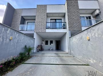Garagem e fachada · Geminado Bairro Saguaçú: 132 m² Privativos, 1 Suíte + 2 Quartos, Móveis Sob Medida Novos E de Alto Pa