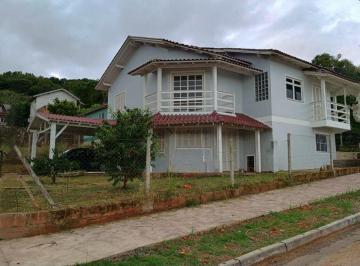 Casa · 203m² · 3 Quartos · 3 Vagas · Casa Ampla, de Esquina, Bairro Arroio Grande