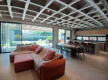 9 · Casa Com 310 m² Com 4 Quartos Sendo 2 Suítes Nos Açores Em Florianópolis