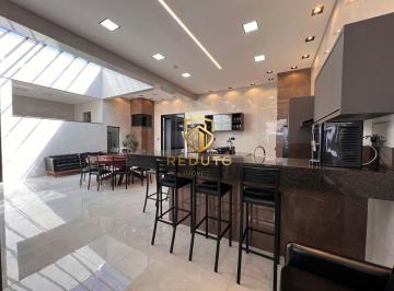 Casa · 280m² · 4 Quartos · 2 Vagas · Bairro Copacabana