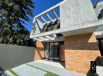 Casa · 100m² · 2 Quartos · 1 Vaga · Casa No Centro de Garopaba.