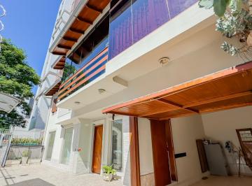 Casa · 217m² · 4 Quartos · 2 Vagas · Casa Unifamiliar E Serviço No Bairro Menino Deus Em Porto Alegre