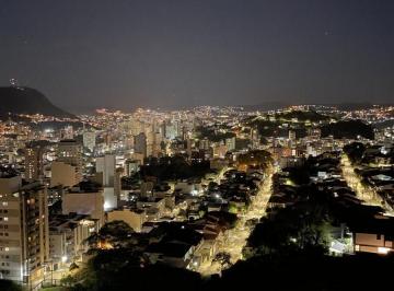 Localizado em uma região nobre na zona sul próximo ao Carrefour, shopping Alamed · Apartamento Para Venda Em Juiz de Fora, Alto Dos Passos, 3 Dormitórios, 1 Suíte, 2 Banheiros, 3 Vaga