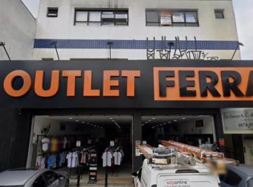 Comercial · 270m² · Salão Comercial Para Locação Em Ferraz de Vasconcelos, Centro, 2 Banheiros