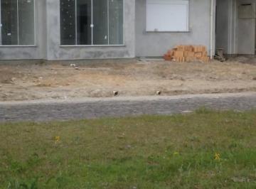 Casa · 2 Quartos · 1 Vaga · Casa Geminada Para Venda Em Imbé, Centro, 2 Dormitórios, 1 Suíte, 1 Banheiro, 1 Vaga