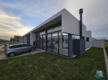 Casa · 85m² · 2 Quartos · 1 Vaga · Casa Geminada Para Venda Em Imbé, Centro, 2 Dormitórios, 1 Suíte, 1 Banheiro, 1 Vaga