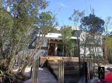 Casa · 230m² · 3 Quartos · 2 Vagas · Casa Em Garopaba, No Condominio Maranata