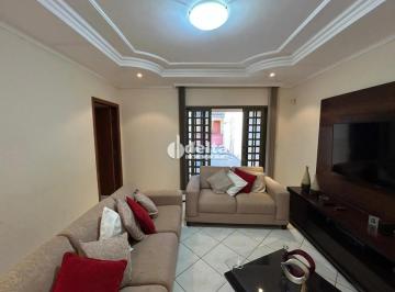 Casa · 225m² · 3 Quartos · 2 Vagas · Casa Residencial Disponível Para Venda No Bairro Santa Mônica Em Uberlândia - Mg.
