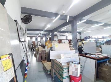 db323a4c27628cae346da2b1d2bcced2.jpg · Amplo Salão de 448 m², Bem Localizados Para Locação.