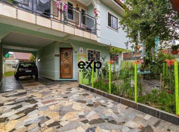 Casa · 154m² · 4 Quartos · 2 Vagas · Alem Do Espaçoo de Terreno Com Muito Potencial, a Localização É Um Pontos Fortes Desse Sobrado Com 1