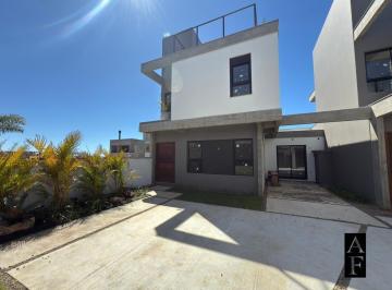 Casa · 98m² · 2 Quartos · 1 Vaga · Casa Em Garopaba