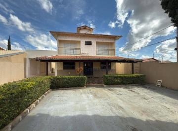 f49b168d92457c1448bf1c60b52d0fa2.jpg · Casa Com 3 Dormitórios À Venda, 127 m² por R$759.000 - Guilhermina Vieira Chaer - Araxá/mg
