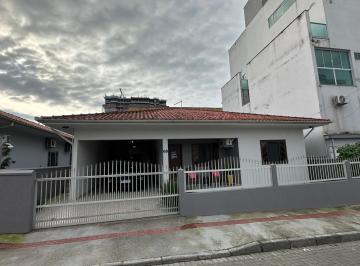 Casa · 137m² · 3 Quartos · 2 Vagas · Asa Centro de Piçarras 200 m Da Praia