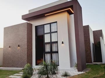 Casa · 65m² · 3 Quartos · 2 Vagas · Casa 3/4 À Venda Em Condominio Alto Padrão