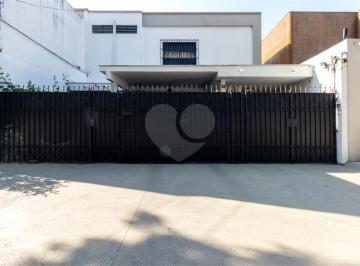Área de Serviço · Casa À Venda - Em Pinheiros