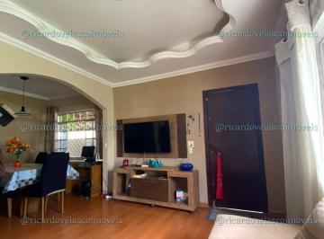 Casa de 3 quartos, Mateus Leme · Casa Com 3 Quartos, Quintal, Área Gourmet, Próximo Ao Novo Fórum de Mateus Leme.