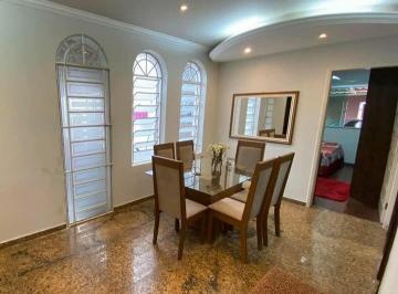 Casa de 3 quartos, Itaúna · Casa Em Itauna Com Ponto de Comércio, Próximo Ao Centro Da Cidade.