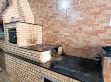Casa de 3 quartos, Mateus Leme · Casa Com 3 Quartos; Área Gourmet Com Fogão À Lenha; Em Mateus Leme.