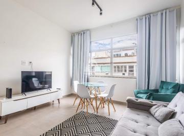 Apartamento · 70m² · 2 Quartos · Apartamento Reformado À Venda – 2 Quartos – Copacabana