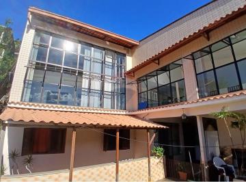 Casa · 450m² · 5 Quartos · Prédio No Centro de Nova Friburgo Com Loja Comercial, Garagem E Casa Com 3 Quartos
