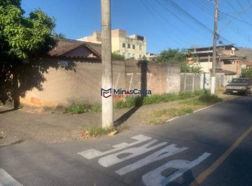 Terreno · 420m² · 2 Vagas · Lote a Venda Com 420 m² No Quitandinha Com Casa Excelente Para Reforma Ou Investimento!