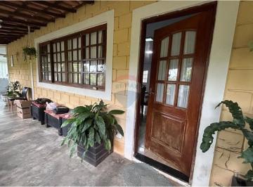 Rural · 196m² · 2 Quartos · Chácara Charmosa Em Atibaia/sp Com Pomar, Varanda E Vista Para a Natureza À Venda R$492.000.