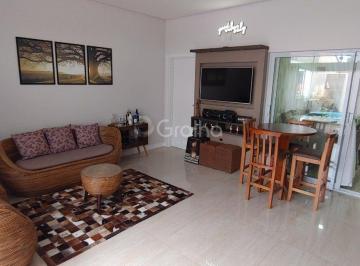 3 · Casa de 196 m² Com 3 Quartos Sendo 1 Suíte No Carianos