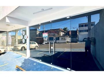 Comercial · 90m² · 25 Vagas · Loja 90 m² Com Banheiro Para Loca1ção Em Centro Comercial Na Av Amarílio Thiago