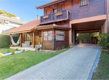 Casa · 252m² · 3 Quartos · 3 Vagas · Casa 252 m², 3 Quartos, Suites, 4 Vagas. Bom Retiro / Pilarzinho.