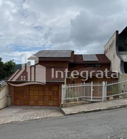 Casa Com 3 Quartos À Venda, Centro - Poços de Caldas