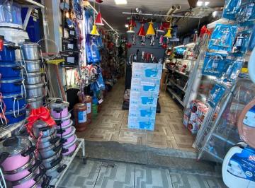 Comercial , São Gonçalo · Alugo Loja Com Banheiro Em Alcântara 60 m²