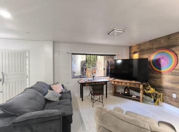 1 · Casa de 230 m² Com 4 Suítes Em Cacupé