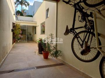 NULL · Casa Com 03 Suítes Disponível Para Venda No Bairro Cidade Jardim Em Uberlândia - Mg