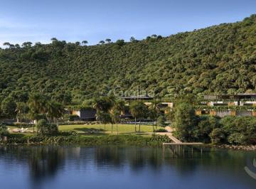 02 · Casa de 387 m² Com 4 Quartos Sendo 2 Suítes Na Lagoa Da Conceição