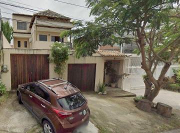 Casa · 360m² · 5 Quartos · 3 Vagas · Excelente Casa de 5 Quartos E 3 Suítes Com Piscina Em Camboinhas Niterói