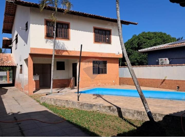 Casa Em Condomínio Fechado, Três Dormitórios E Suíte.
