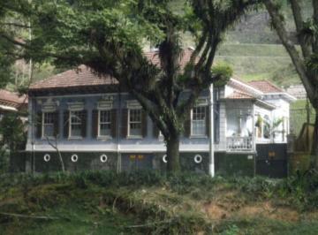 Casa · 250m² · 3 Quartos · 5 Vagas · Excelente Casa (Comercial Ou Residencial) 3 Quaros Em Otimo Localização Em Petrópolis