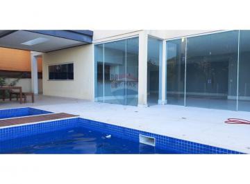 Casa · 465m² · 4 Quartos · 5 Vagas · Linda Casa Em Condomínio, Com 4 Quartos, Piscina E Churrasqueira.