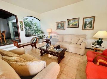 Casa · 421m² · 7 Quartos · 3 Vagas · Linda Casa Em São Francisco, Com 5 Quartos, 3 Suítes E Piscina.