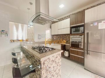 Casa · 203m² · 3 Quartos · 4 Vagas · Casa Em Condomínio Sunset Garden, Jacareí/sp de 203 m² 3 Quartos À Venda por R$1.800.000