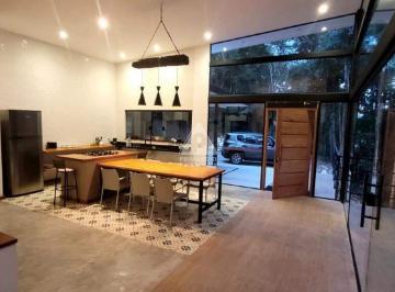 Casa · 150m² · 3 Quartos · 5 Vagas · Casa Linda E Completa Em Condomínio. Araras Petrópolis!