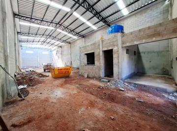 Comercial · 340m² · Galpão de 340 m² Com 02 Banheiros Para Locação - Vila Carvalho